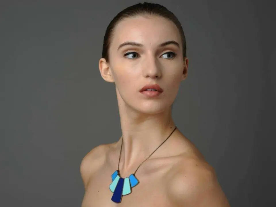 Model posing for a jewelry photoshoot